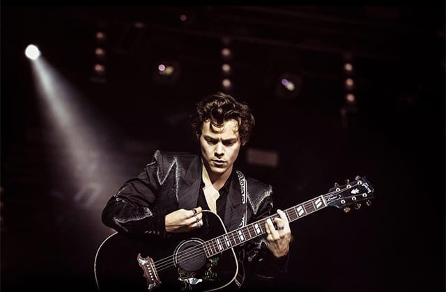 Givenchy dresses Harry Styles in Haute Couture for tour wardrobe - Buro 24/7