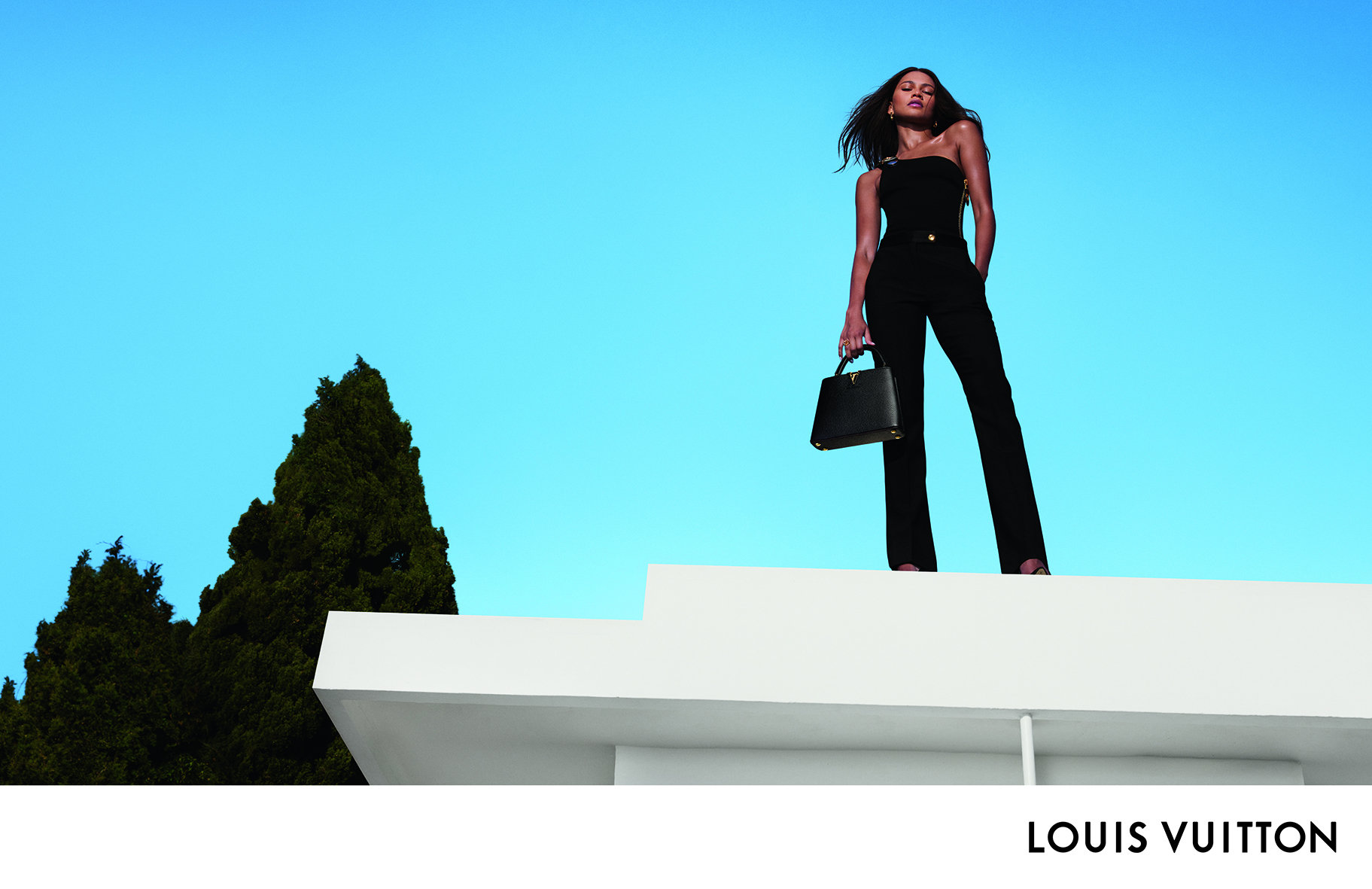 ZENDAYA BRINGS POWER AND EDGE AS LOUIS VUITTON HOUSE AMBASSADOR IN LATEST  CAPUCINES CAMPAIGN. - Buro 24/7