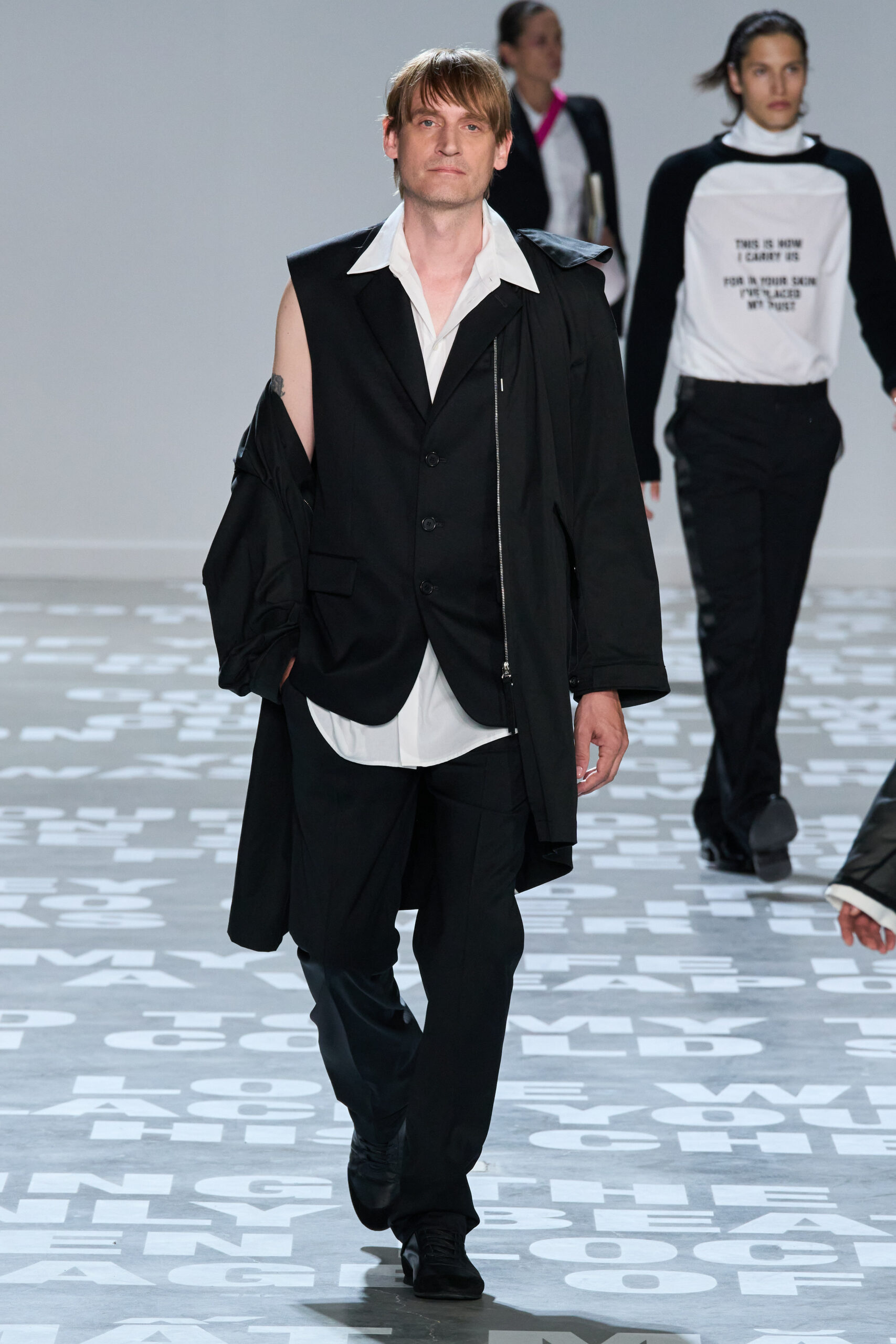 Peter Do đem thơ Việt vào BST của Helmut Lang tại New York Fashion Week!