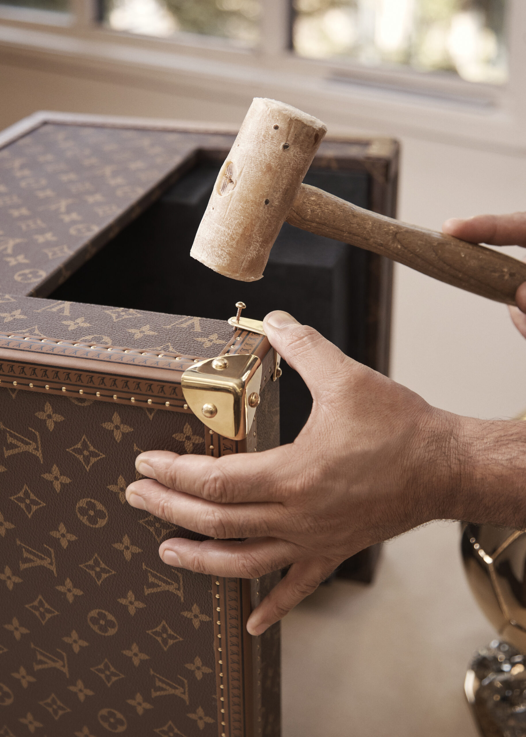 LOUIS VUITTON IS THE OFFICIAL TROPHY TRUNK PARTNER FOR THE PRESTIGIOUS  BALLON D'OR AWARD. - Buro 24/7