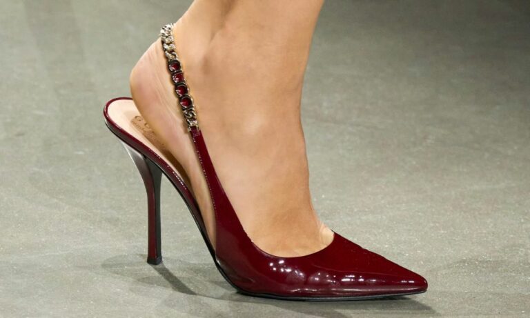 gucci rosso ancora signoria slingback pumps