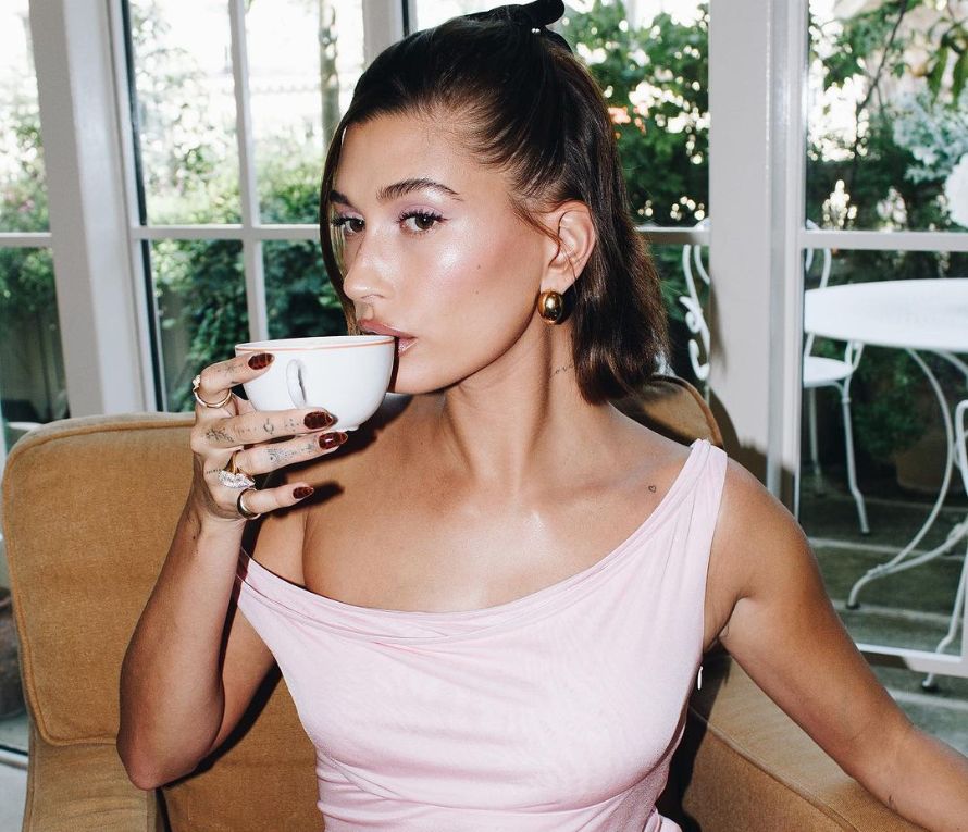 button earrings trend