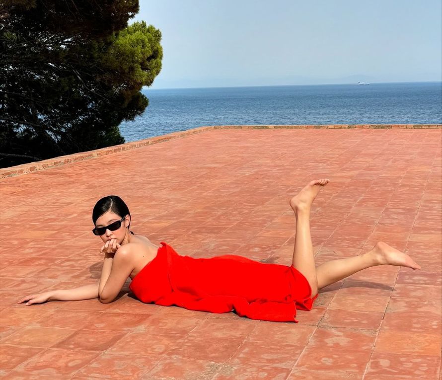 Jacquemus capri show Jennie