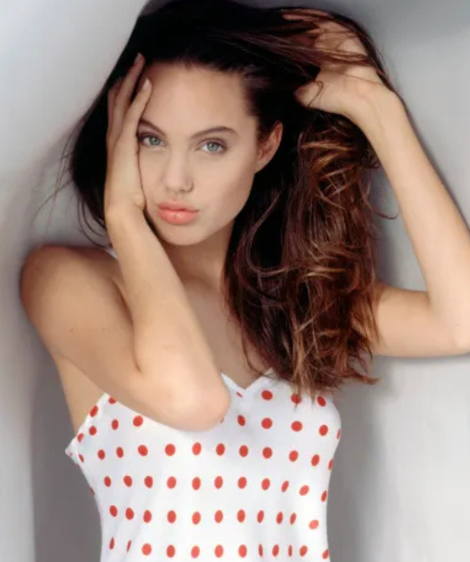 ANGELINA JOLIE YOUNG