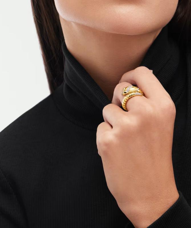 The Allure of Gold Rings for Women: A Guide to Luxury Brands.