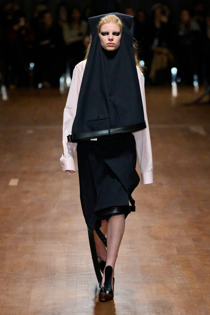 weird runway moments fall/winter 2025