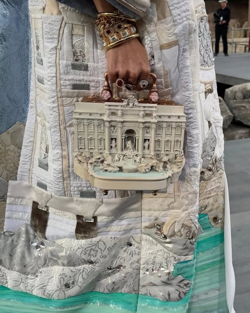dolce & gabbana trevi fountain bag