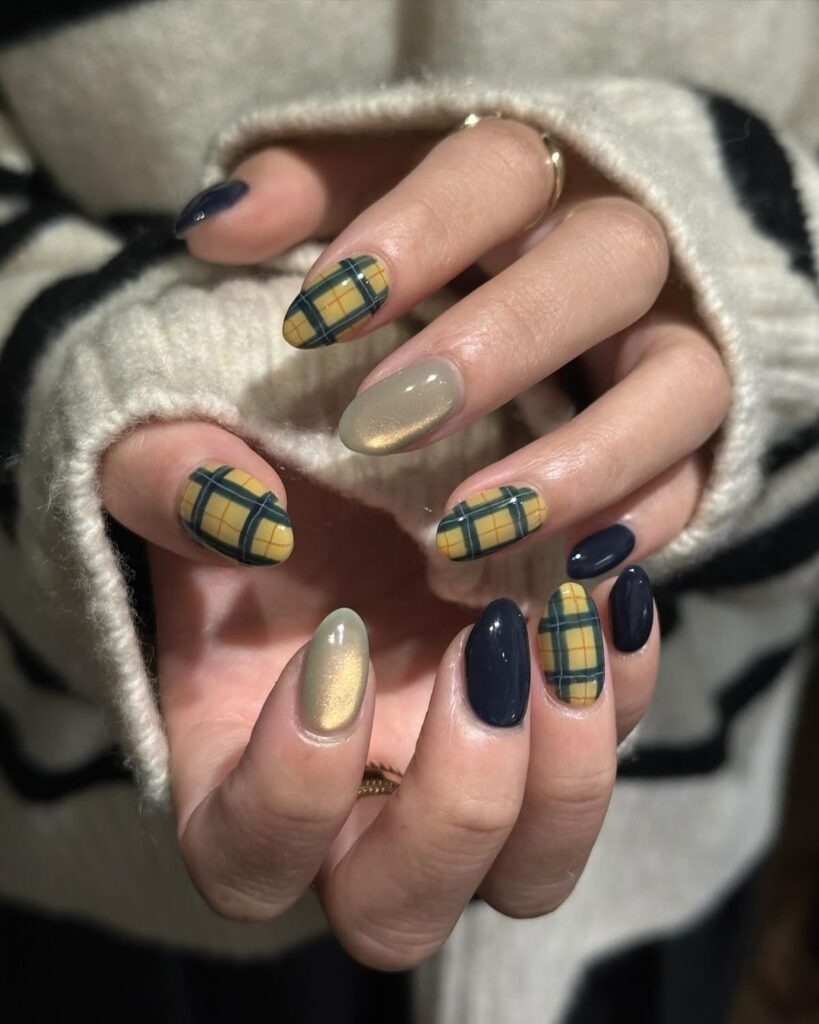 PLAID NAILS
