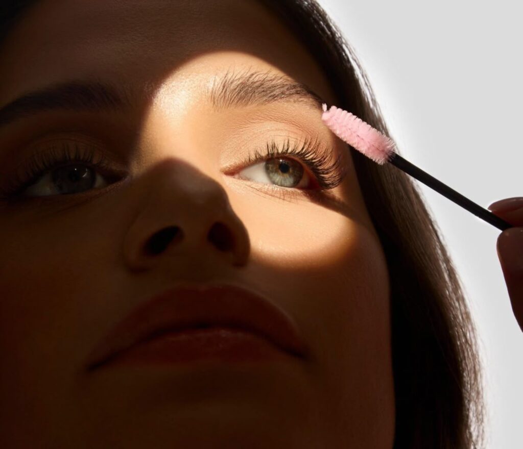 LET’S TALK ABOUT THE UNEXPECTED LASH FIXATION TAKING OVER TIKTOK.