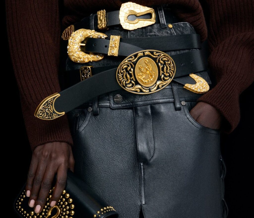 BUROLOVES:  SCHIAPARELLI RTW FW25 IS A MASTERCLASS IN LEATHER STYLING AND WE JUST LOVE IT.