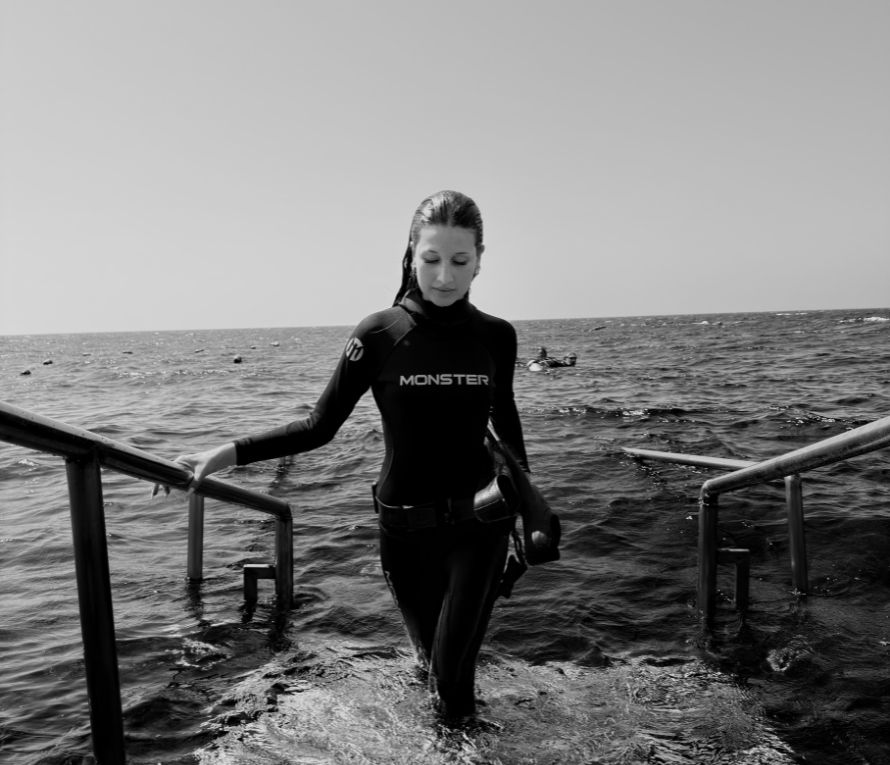 WITH AN IPHONE IN HAND SAUDI WOMEN TURN THE CAMERA ON ONE ANOTHER TO BRING A NEW EXHIBITION TO LIFE.