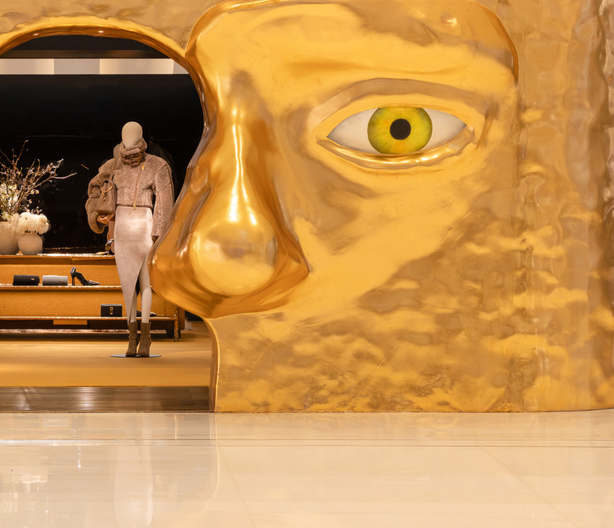 THERE’S A GIANT SURREALIST SCHIAPARELLI FACE IN THE MIDDLE OF DUBAI MALL & YOU’LL WANT TO CHECK OUT THE POP-UP BEHIND IT.