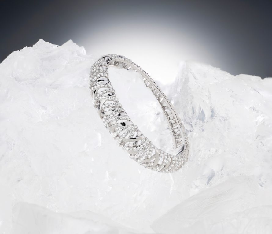 APM MONACO’S ‘HIVER’ COLLECTION EXPLORES WINTER THROUGH EMOTION AND SPARKLES.