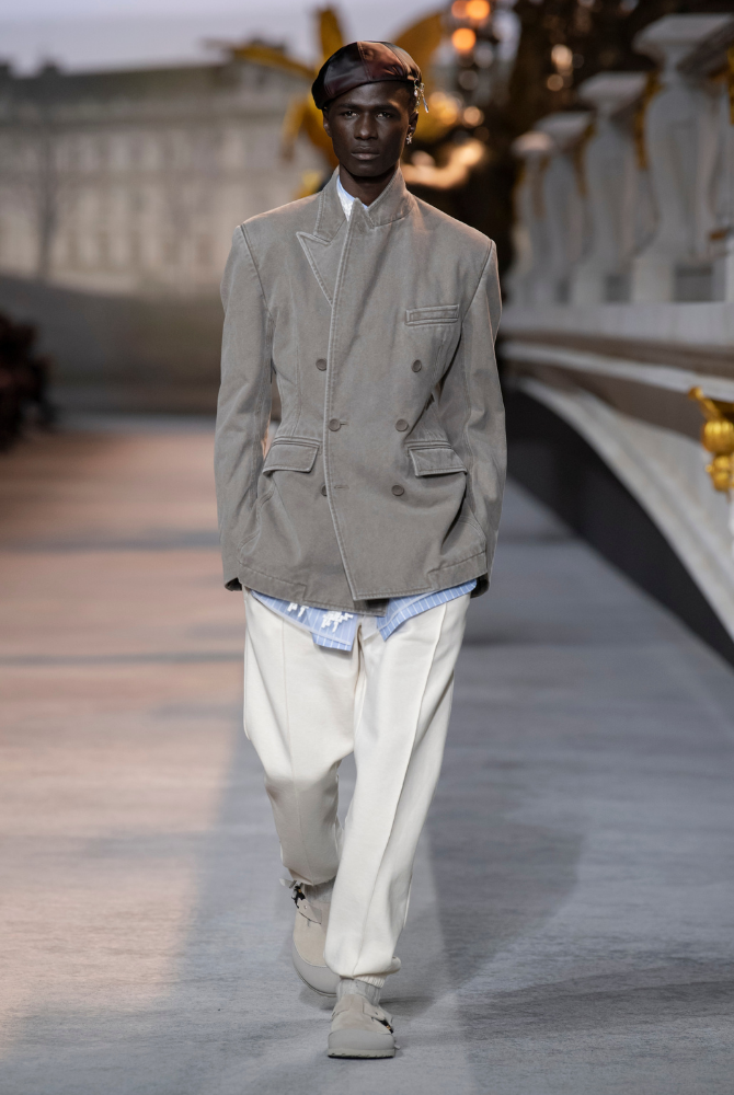 Louis Vuitton Paris Menswear S S Bare foot male model wearing