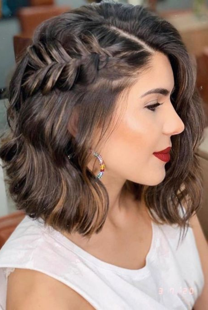 18 Stylish Hairstyles for Saree | Matching Hairstyles with Saree ideas 2024  - SizeSavvy