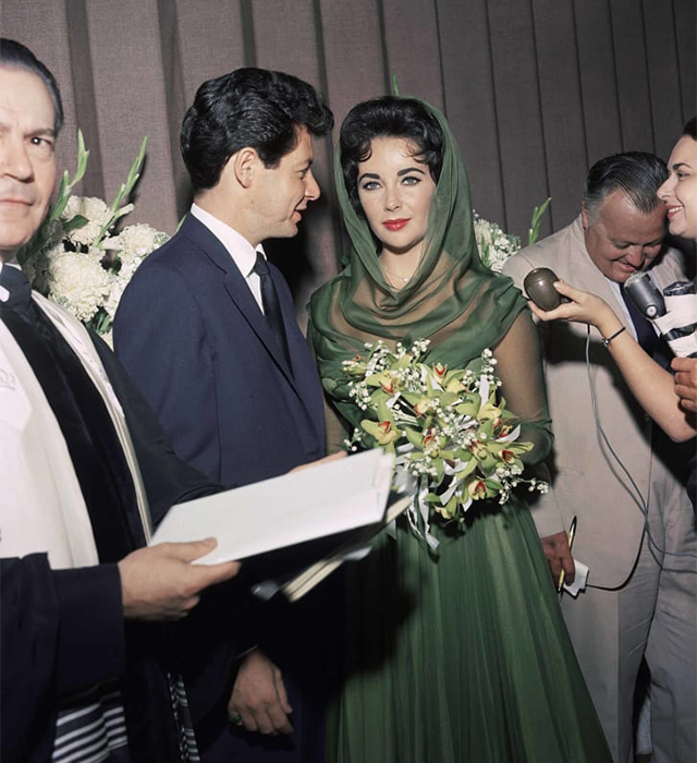 Elizabeth Taylor wore a green wedding dress for her wedding to singer Eddie Fisher. Credit: AP Photo